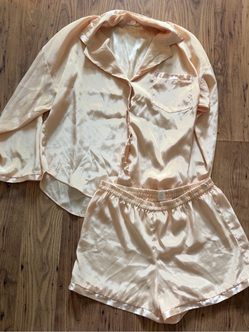 Vintage Victoria's Secret Gold Label Peach Satin Pajama Set Top & Shorts size s